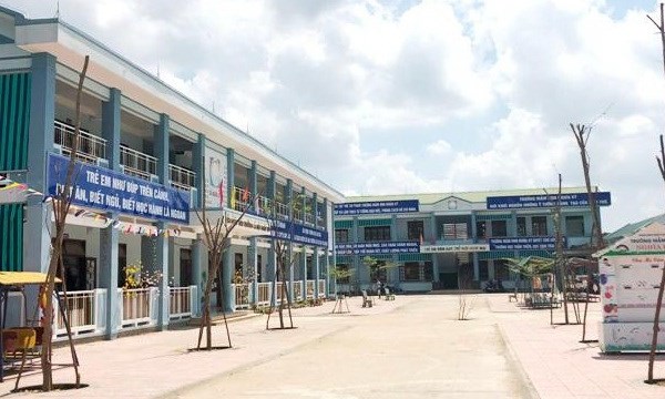 Trường mầm non Nghĩa Kỳ (huyện Tư Nghĩa, Quảng Ngãi): Vừa xây dựng gần 4 tỉ, thầy cô giáo đã bức xúc vì... - Anh 1