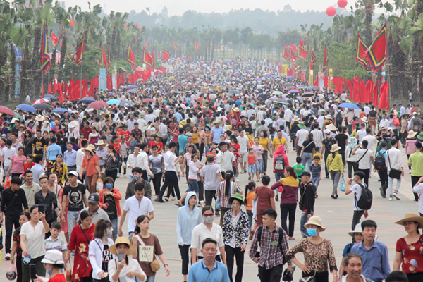 Cần nâng cao ý thức của người dân tham gia lễ hội - Anh 1