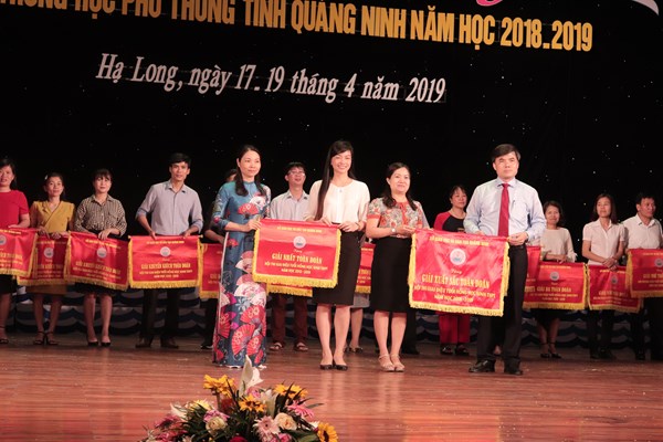 “Giai điệu tuổi hồng”, sân chơi văn hóa hấp dẫn, bổ ích và thu hút học sinh - Anh 4