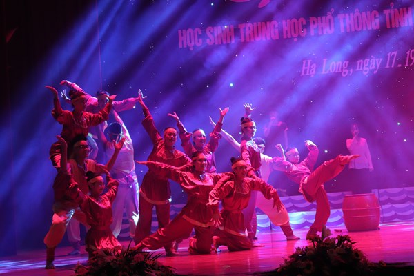 “Giai điệu tuổi hồng”, sân chơi văn hóa hấp dẫn, bổ ích và thu hút học sinh - Anh 1