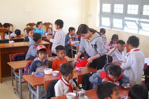 Nơi đây, thầy cô như mẹ hiền - Anh 1