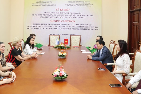 Ký kết hợp tác về văn hóa giữa Việt Nam và Uruguay - Anh 2