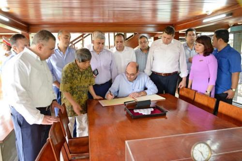 Đoàn đại biểu cấp cao Cơ quan Giám sát Hành chính Ai Cập thăm Khu di tích Phủ Chủ tịch - Anh 1