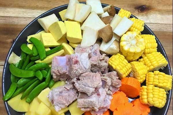 Hướng dẫn cách nấu canh sườn rau củ - Anh 2