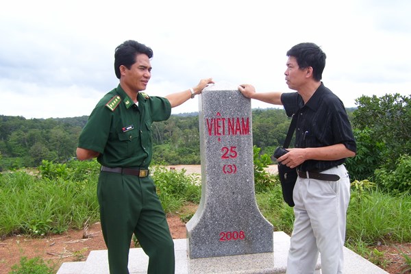 Thầy thuốc ở nơi... “sinh đẻ theo mùa” - Anh 1