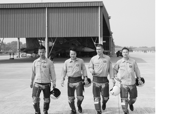 Cánh én “canh bầu trời” - Anh 1