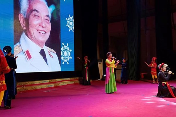 Liên hoan cán bộ thư viện tuyên truyền, giới thiệu sách kỷ niệm 65 năm chiến thắng Điện Biên Phủ - Anh 1