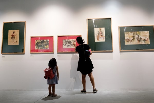 Công chúng Hà Nội xúc động xem ký ức Trường Sơn tại VCCA - Anh 14