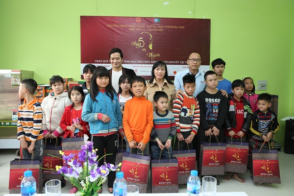 Chương trình nghệ thuật “Tháng 5 ơn Người” - Anh 3