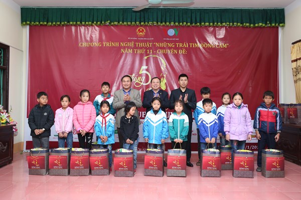 Chương trình nghệ thuật “Tháng 5 ơn Người” - Anh 2