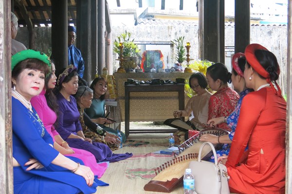 Châu Hương Viên và​​​​​​​ mong ước của nghệ sĩ ca Huế - Anh 1