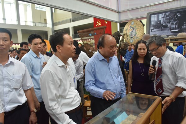 Thủ tướng tham quan Triển lãm “Thanh Hóa xưa và nay” - Anh 2