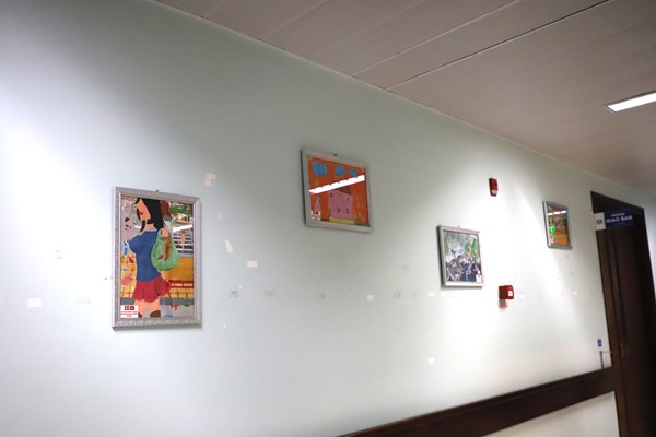 Đại sứ quán Đan Mạch trao tặng 196 bức tranh cho Bệnh viện Nhi TƯ - Anh 2