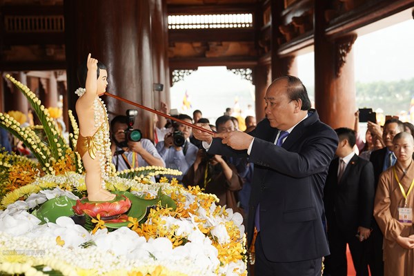 Thủ tướng: Đại lễ Vesak đã vượt trên một lễ hội văn hóa tôn giáo thông thường - Anh 2