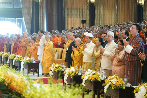 Thủ tướng: Đại lễ Vesak đã vượt trên một lễ hội văn hóa tôn giáo thông thường - Anh 3