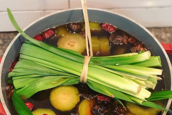 Cách làm trà sâm bí đao lá dứa giải nhiệt ngày nắng nóng - Anh 3