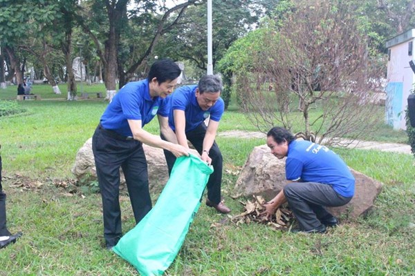Huế với “cuộc chiến” chống rác thải - Anh 2