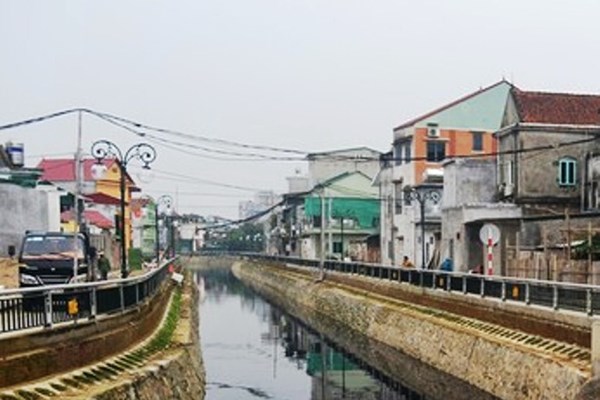 Nước kênh hào Thành cổ Vinh bị ô nhiễm, dân cầu cứu - Anh 1