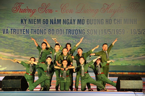 Cùng hát về con đường Trường Sơn huyền thoại - Anh 1