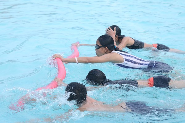 Chương trình bơi an toàn phòng, chống đuối nước trẻ em năm 2019: Phát động toàn dân cùng tham gia - Anh 2