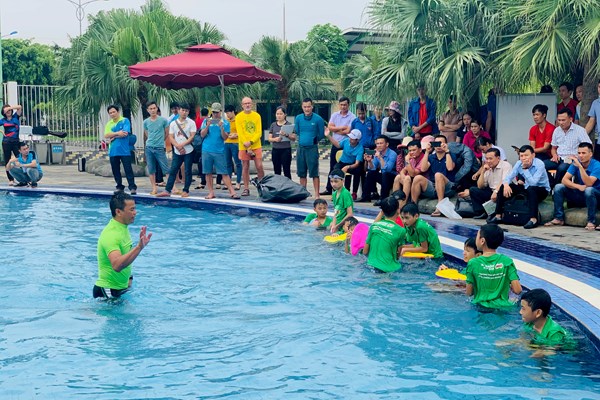 Chương trình bơi an toàn phòng, chống đuối nước trẻ em năm 2019: Phát động toàn dân cùng tham gia - Anh 1