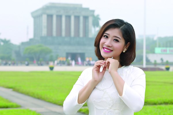 Chương trình nghệ thuật Quà tháng Năm dâng Người: Cất lên từ sâu thẳm trái tim mỗi nghệ sĩ - Anh 2