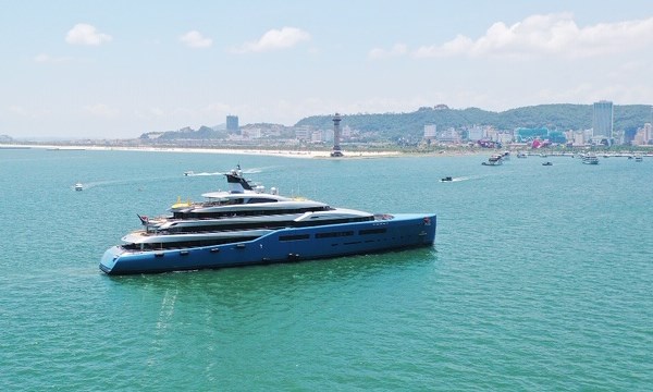 Siêu du thuyền 150 triệu USD của ông chủ CLB Tottenham tại vịnh Hạ Long - Anh 6