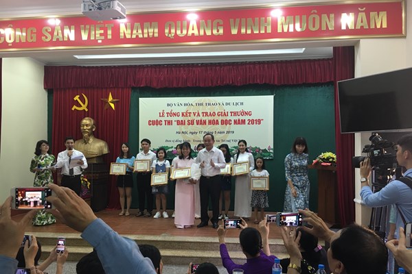 Lan tỏa văn hóa đọc trong cộng đồng - Anh 1