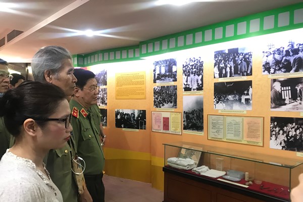Triển lãm “Công an nhân dân khắc ghi lời Bác” - Anh 1
