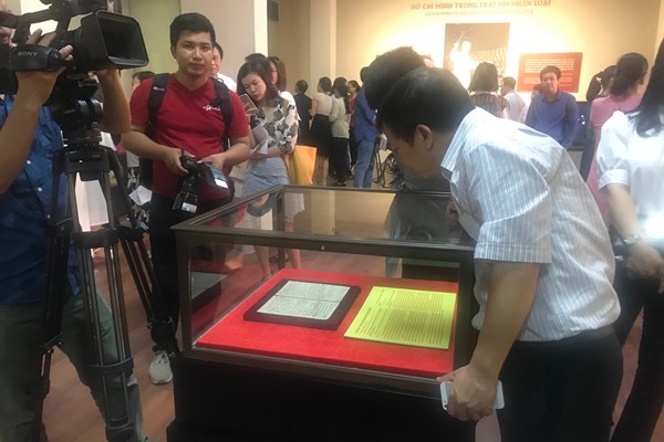 200 hiện vật vô giá tại trưng bày “Hồ Chí Minh - Chân dung một con người” - Anh 1