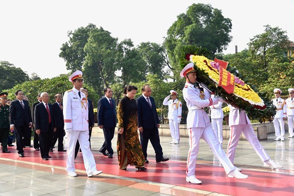 Lãnh đạo Đảng, Nhà nước viếng Chủ tịch Hồ Chí Minh - Anh 4
