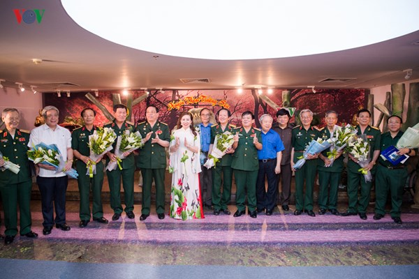 Sống động đêm thơ “Huyền thoại Trường Sơn” - Anh 1