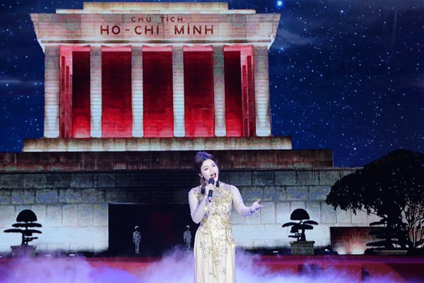 Sâu lắng chương trình nghệ thuật “Quà tháng Năm dâng Người” - Anh 9