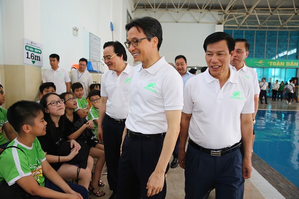 Lễ phát động toàn dân tập luyện môn bơi, phòng chống đuối nước: Nỗ lực giảm tỉ lệ tử vong do đuối nước - Anh 1