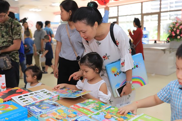 MC Minh Trang ra mắt dự án bồi đắp tình yêu sách - Anh 5