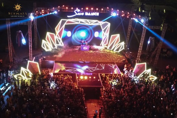 Bích Phương và bikini show “bỏ bùa” khán giả Hạ Long tại Sun Dance Festival - Anh 10