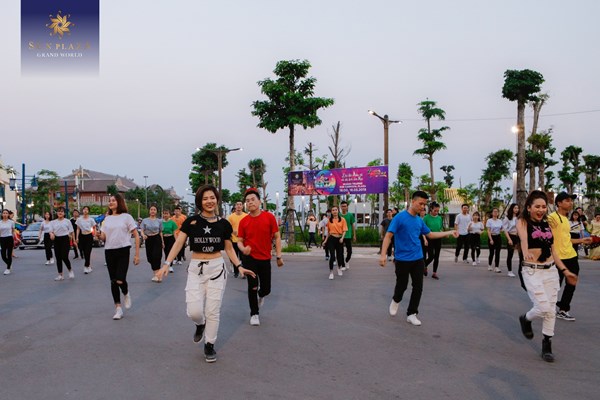 Bích Phương và bikini show “bỏ bùa” khán giả Hạ Long tại Sun Dance Festival - Anh 2