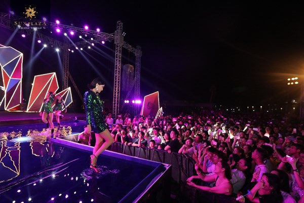 Bích Phương và bikini show “bỏ bùa” khán giả Hạ Long tại Sun Dance Festival - Anh 8
