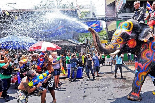 “Đại chiến thế giới nước” tại Vinpearl Land khuấy đảo mùa du lịch hè - Anh 1