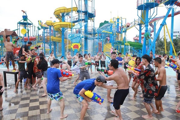 “Đại chiến thế giới nước” tại Vinpearl Land khuấy đảo mùa du lịch hè - Anh 2