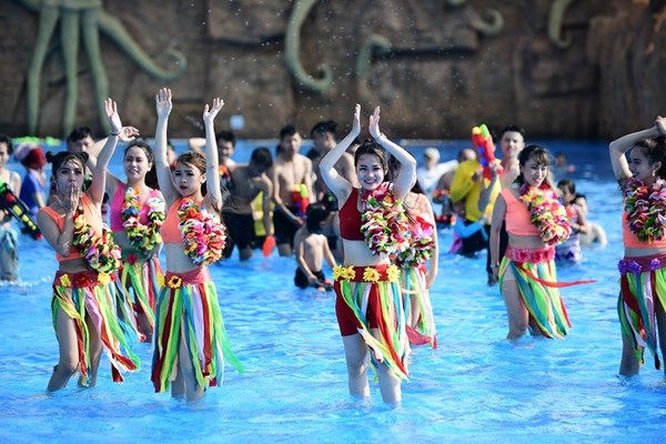 “Đại chiến thế giới nước” tại Vinpearl Land khuấy đảo mùa du lịch hè - Anh 3