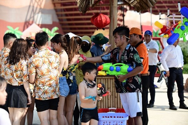 “Đại chiến thế giới nước” tại Vinpearl Land khuấy đảo mùa du lịch hè - Anh 4