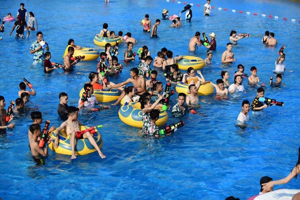 “Đại chiến thế giới nước” tại Vinpearl Land khuấy đảo mùa du lịch hè - Anh 6