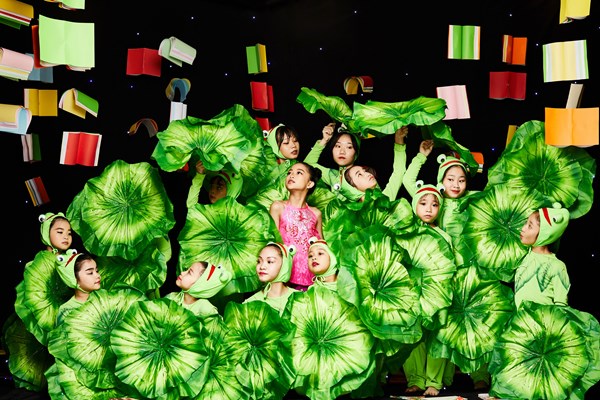 Gần 80 vũ công nhí tham gia vở đại vũ kịch  “Sắc màu tuổi thơ” - Anh 3