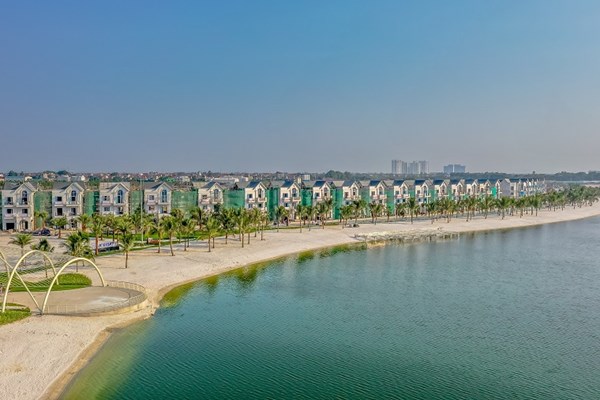 Đạo diễn Long Kan: 