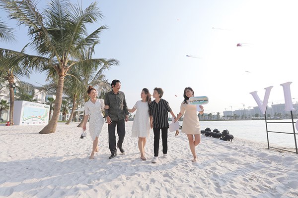 Thư “Về nhà đi con” lấy chồng đại gia, cả nhà đi nghỉ dưỡng sang chảnh? - Anh 4