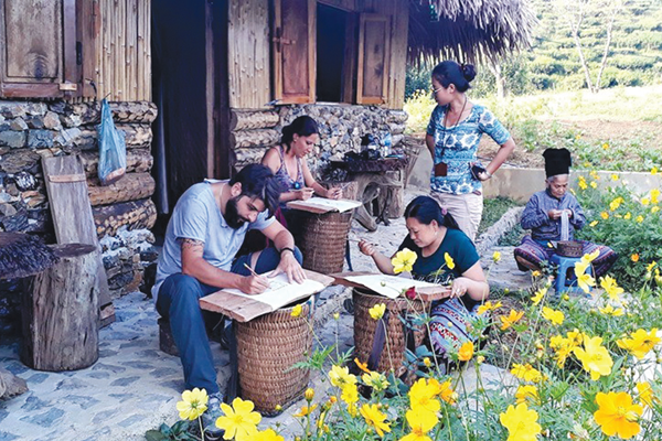 Hỗ trợ địa phương biên giới phát triển du lịch gắn với bảo tồn văn hóa: Chính sách thiết thực, làm thật và làm được - Anh 3