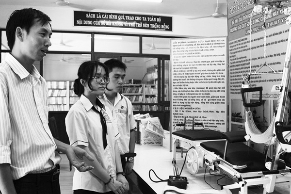 Cậu học sinh “giật” giải thưởng quốc gia vì... ông nội - Anh 2
