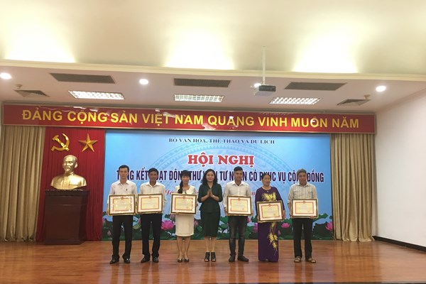 Thư viện tư nhân có phục vụ cộng đồng: Góp phần đắc lực phát triển văn hóa đọc - Anh 1
