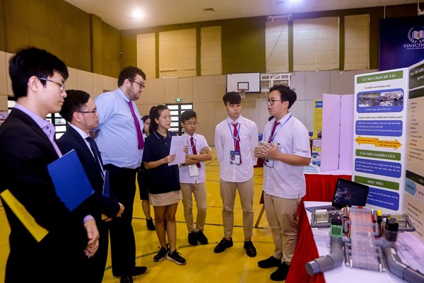 Bất ngờ với các sản phẩm thông minh được chế tạo bởi học sinh cấp 2 - Anh 3